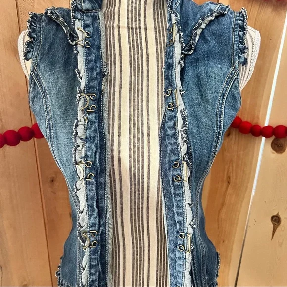 Vintage Star Jeans Vest w/ Ruffled Trim Sz. M - Picture 4 of 7